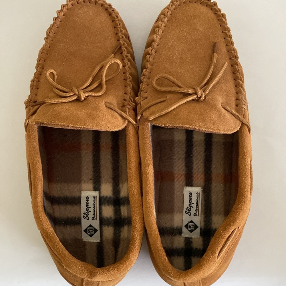Men's Tan Moccasin Slippers Loafers Sz 14 like new International leather suede